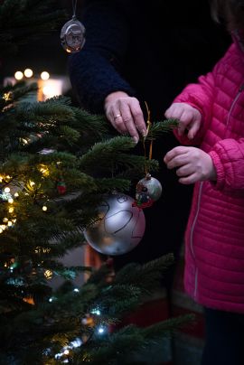 Einladung zum Schmücken des Nachbarschafts-Weihnachtsbaums in Anrath